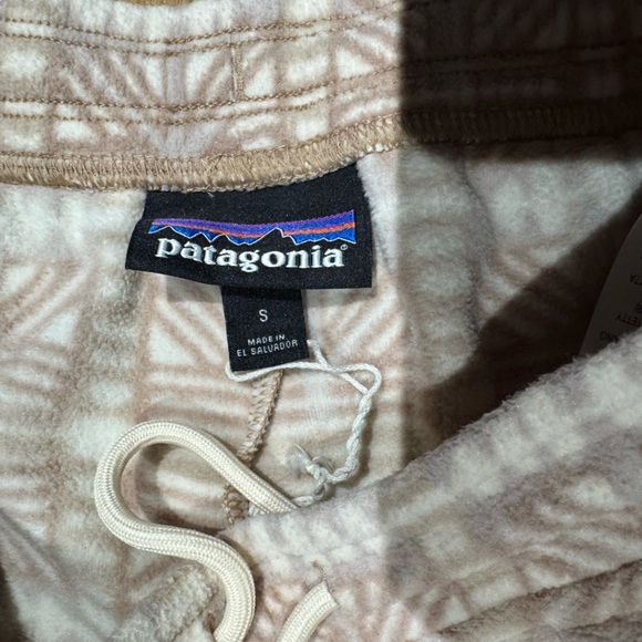 Patagonia Fleece with Cream and Tan Pattern - Picture 4 of 7